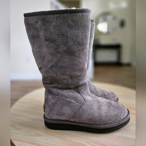 Ugg Women's Gray Suede Chic Cozy Leather shearling Zip Boots Size 6.